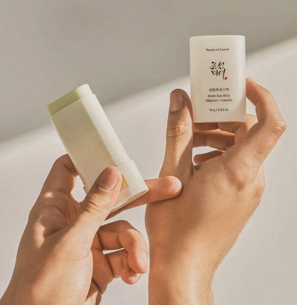 BEAUTY OF JOSEON - Matte Sun Stick Mugwort & Camelia SPF50+