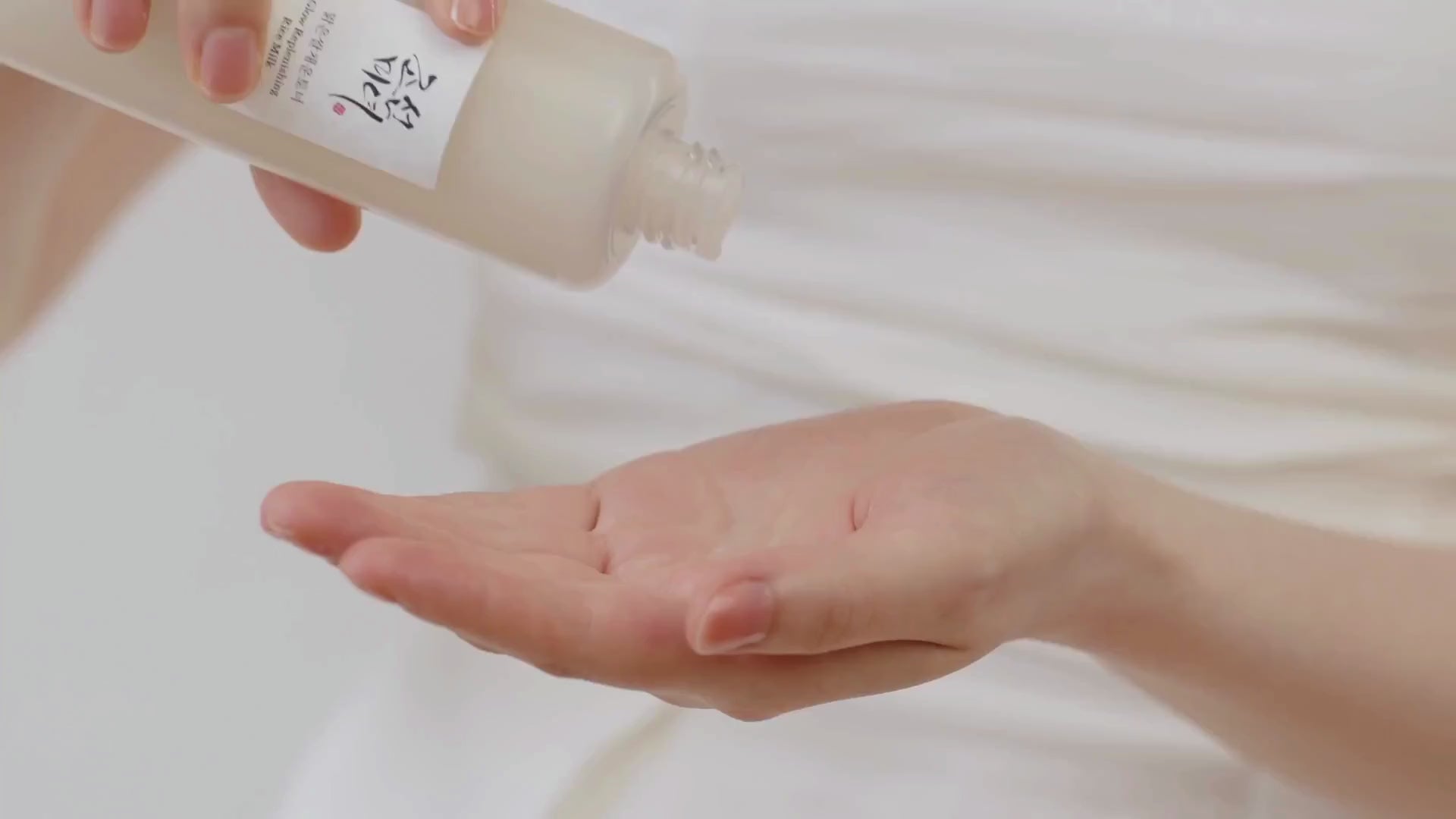 Cargar vídeo: BEAUTY OF JOSEON - Glow Replenishing Rice Milk